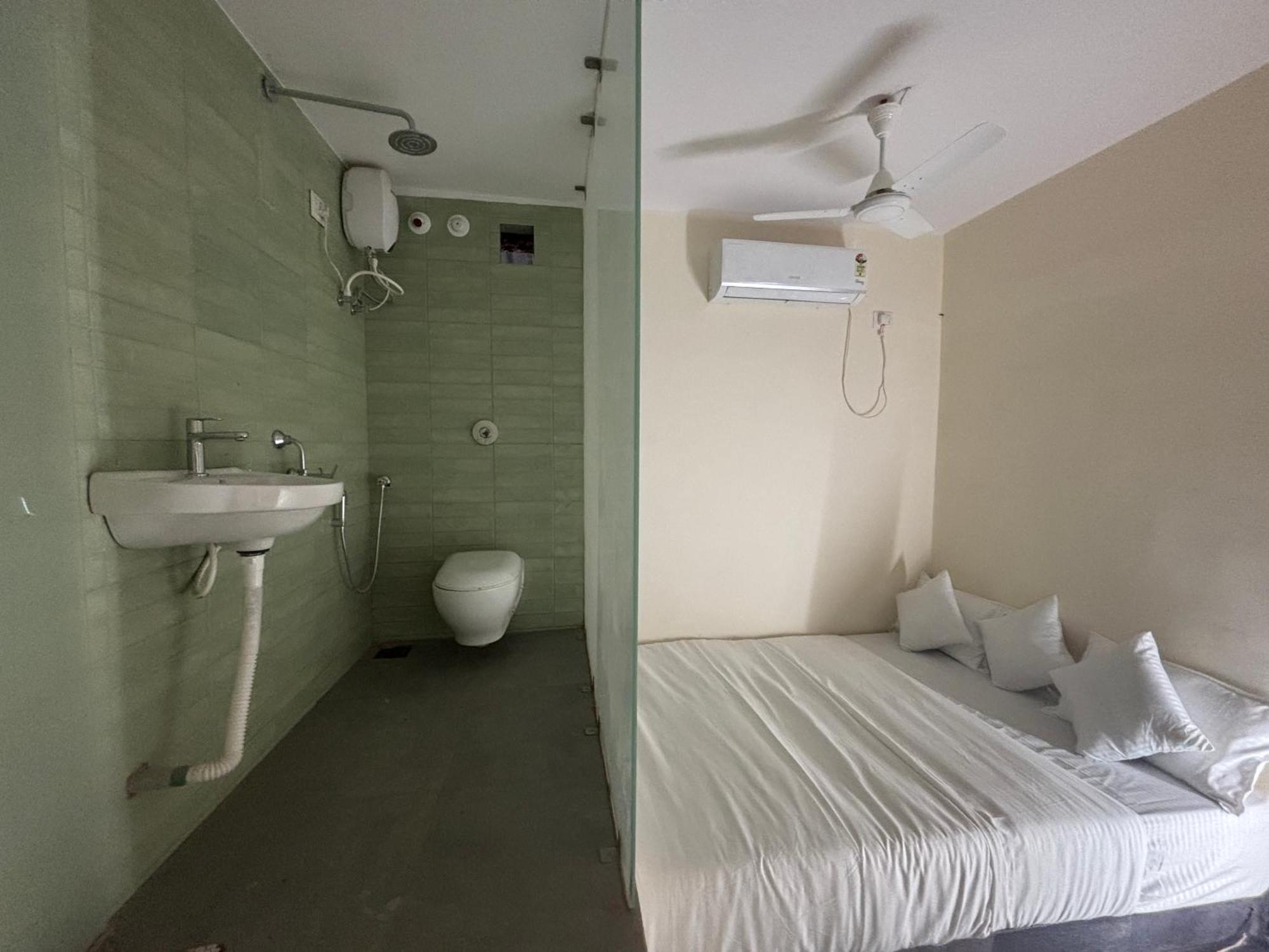 Hot - House Of Travellers, Vagator Hostel Buitenkant foto