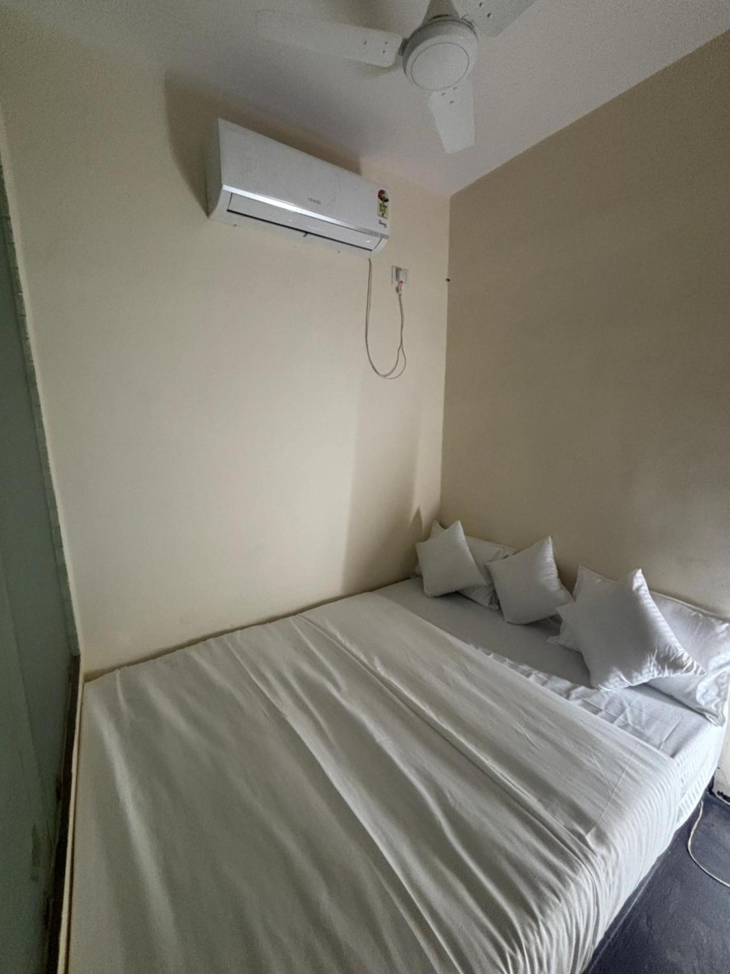 Hot - House Of Travellers, Vagator Hostel Buitenkant foto